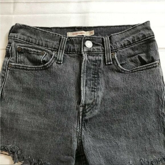 Levi's Hi Rise Black Wedgie Cut Off Shorts - Picture 4 of 11